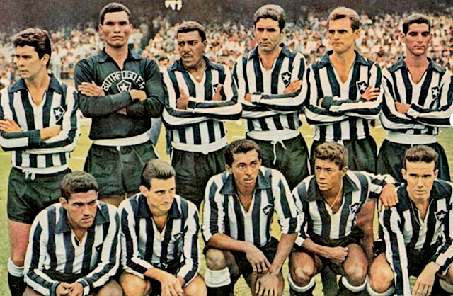 BOTAFOGO DE FUTEBOL E REGATAS. Temporada 1962-63. Paulistinha, Manga, Jadir, Nilton Santos, Ayrton y Rildo. Garrincha, Edison, Quarentinha, Amarildo y Zagallo. BOTAFOGO F. R. 3 C. R. FLAMENGO 0 Sábado 15/12/1962. Campeonato Carioca de Futebol jornada 24. Rio de Janeiro, Brasil, estadio de Maracaná: 158.994 espectadores. GOLES: 1-0: Garrincha. 2-0: Vanderlei, en propia meta. 3-0: Garrincha.