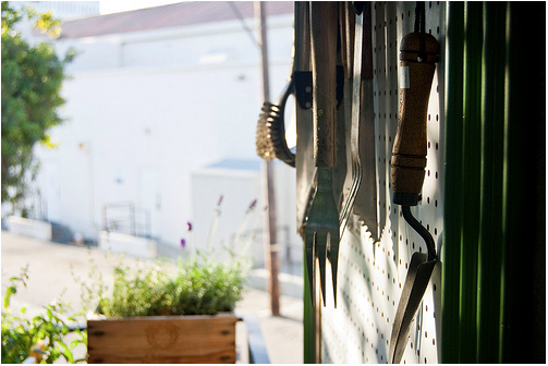 i. Garden: DIY Idea: Pegboard Garden Centre