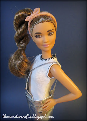 http://themonstercrafts.blogspot.com/2017/07/doll-review-barbie-fashionistas-kira-petite.html