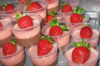 Puding Susu Stroberi