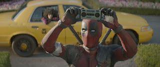 deadpool 2: peter molesta a wade en un nuevo spot