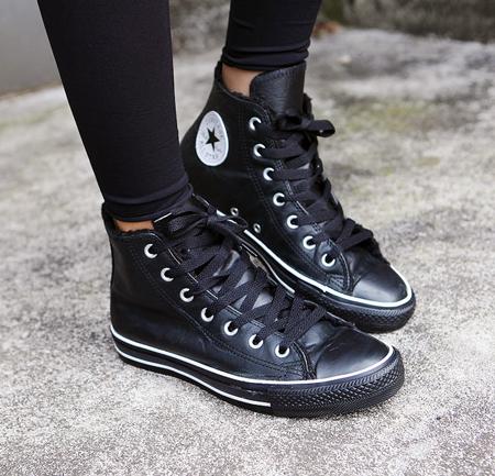 Diện đồ cùng giày Converse cực cool