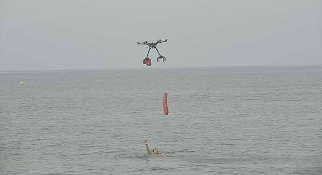 Dron rescata a bañista