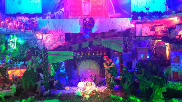Dayle Pereira of the blog Style File reviews the ASUS Zenfone 2 Laser smartphone with a picture taken by the phone camera of a crib portraying the nativity scene of Christ
