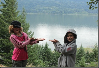 Cam and Ana on Columbia River hike