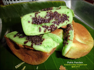 D'naura Natural Cooking: Kue Pukis Pandan