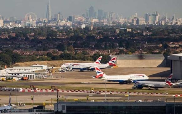 لندن: آنجہانی ملکہ برطانیہ دوم کی آخری رسومات کے موقع پر دنیا کے مصروف ترین ہیتھرو ائیر پورٹ سے بے شمار پروازیں منسوخ یا ری شیڈول کر دی گئی ہیں۔
