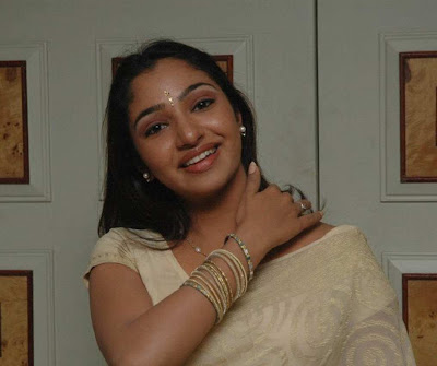 Tamil Actress Maya Unni in Saree Photos