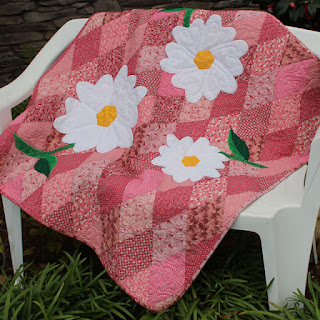 Diamonds-Daisies-Baby-Quilt