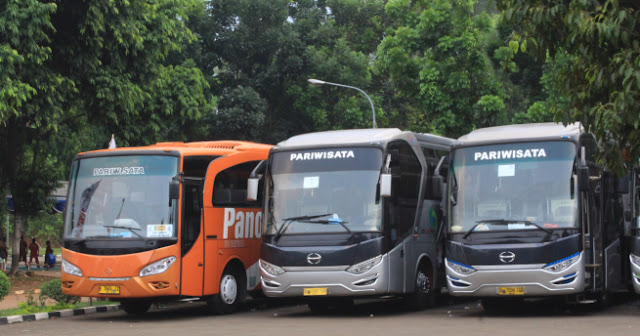 Bus-wisata-antar-pengunjung-keliling-objek-wisata-Purwakarta