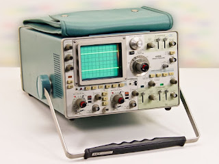 Tektronix 485 - a 350 MHz analog oscilloscope