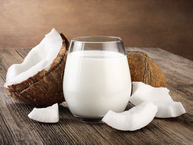 فوائد مذهلة لحليب جوز الهند للعناية بالشعر - كيفية الاستخدام
