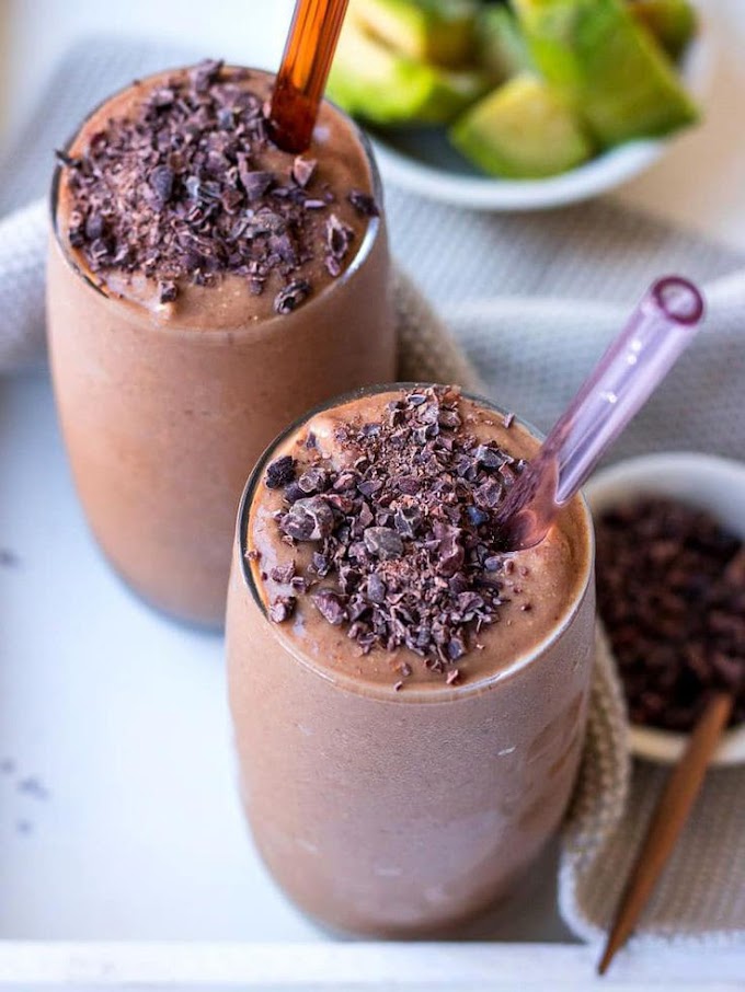 CHOCOLATE AVOCADO SMOOTHIE