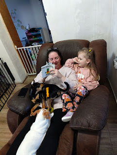 Rosie and Mummy having book time