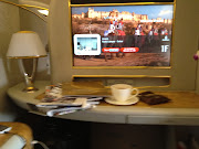 Emirates 777 suite and Dubai Airport. First class seat Boeing 777 emirates .