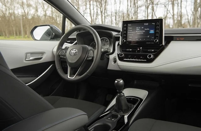 2020 New Toyota Corolla SE Interior photos