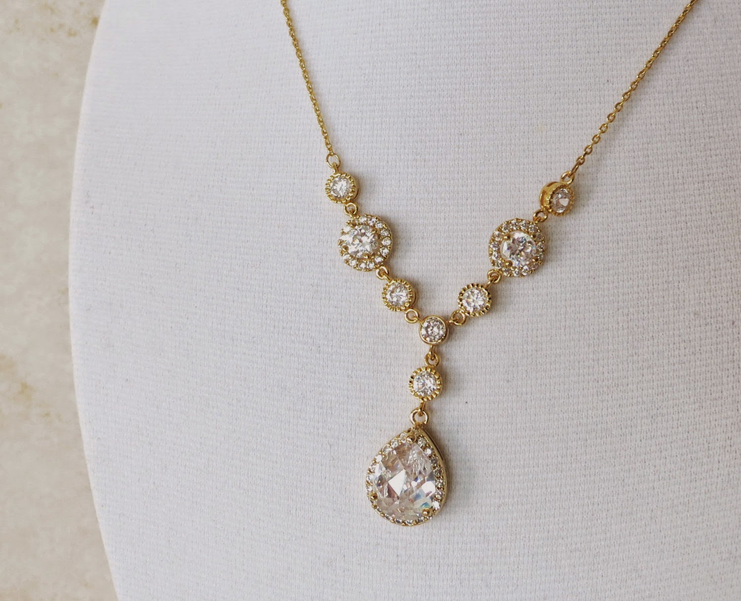 simple gold necklace beautiful gem