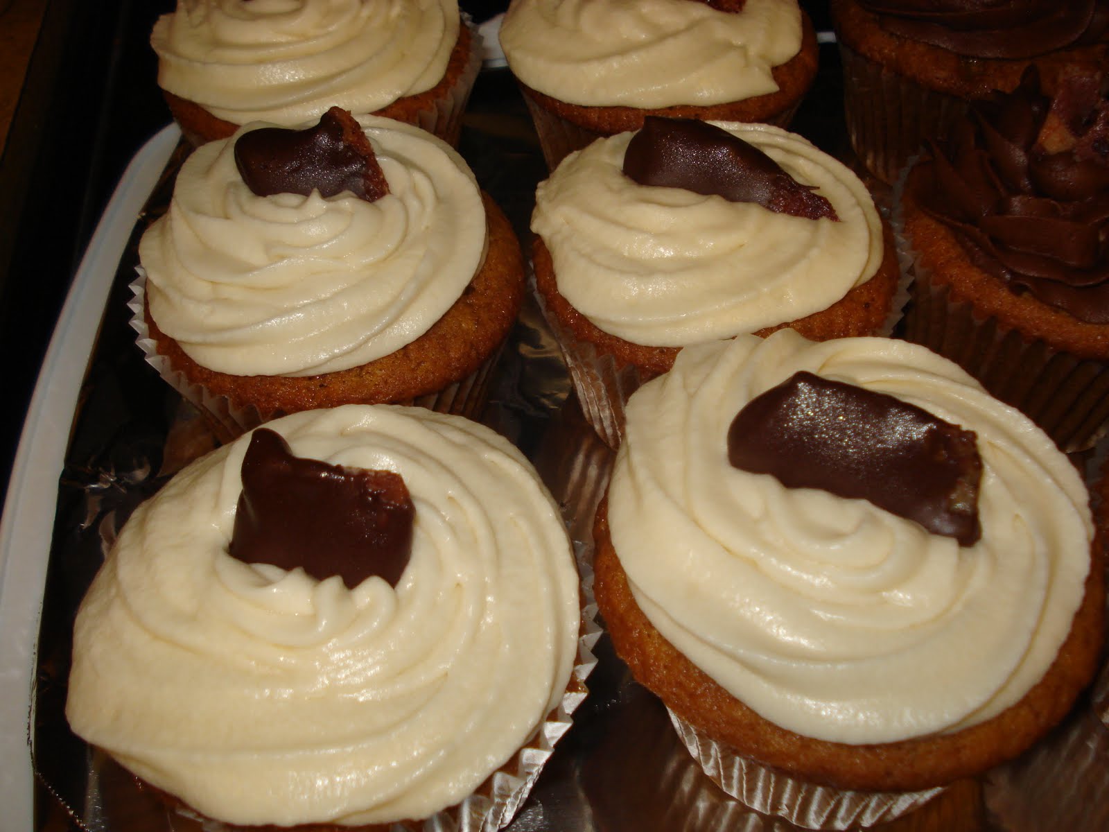 chocolate cupcakes white frosting Creations