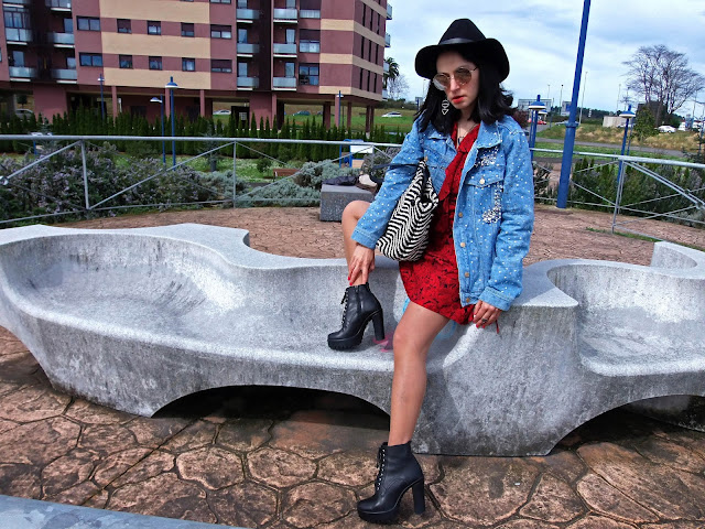 fashion, moda, look, outfit, blog, blogger, walking, penny, lane, streetstyle, style, estilo, trendy, rock, boho, chic, cool, casual, ropa, cloth, garment, inspiration, fashionblogger, art, photo, photograph, Avilés, asturias, zara, cazadora, vaquero, 80, oversize,