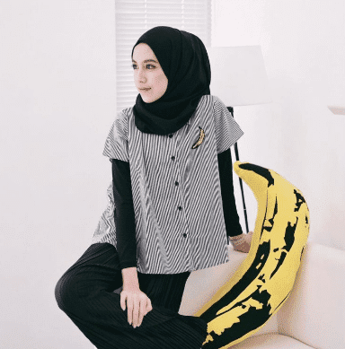 4 Model  Baju  Atasan  Kemeja Wanita Hijaber Yang  Lagi  Trend  