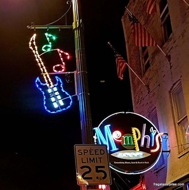 Beale Street, a rua do blues em Memphis, Estados Unidos