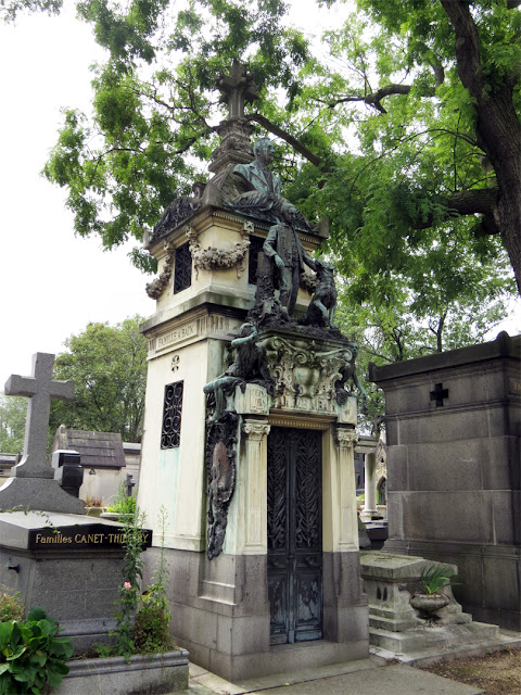 Grave of Robert Bain, Cimetière du Père-Lachaise, Paris