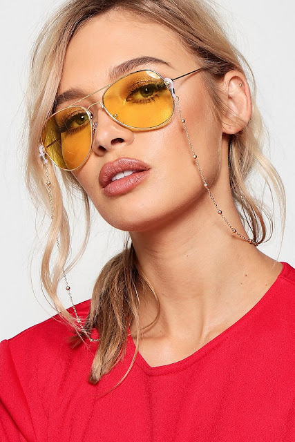 occhiali con catena tendenza occhiali con catena occhiali estate 2020 chain sunglasses strap mariafelicia magno fashion blogger color block by felym fashion blogger italiane fashion blog italiani italian fashion bloggers