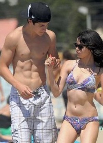 pics of selena gomez and david henrie. selena gomez david henrie