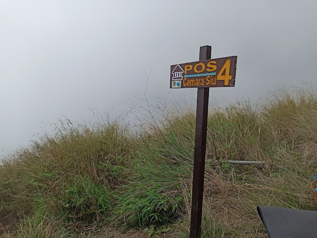 pos 4 cemara siu di jalur sembalun gunung rinjani