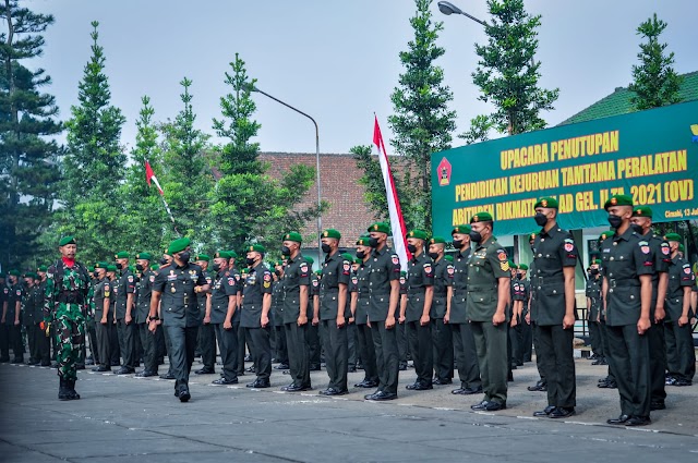 Danpusdikpal  Kodiklatad Pimpin Upacara Penutupan Dikjurta Peralatan TNI AD T.A  2022