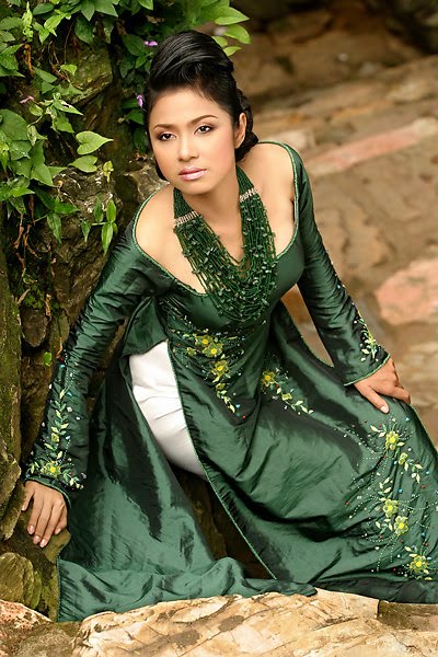 vietnamese model viet trinh in ao dai glamour  images