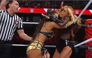 Xia Li vs. Becky Lynch en WWE RAW (20 de noviembre del 2023).