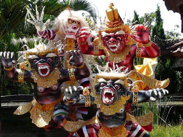 Makna Ogoh-Ogoh Waktu Malam Nyepi (Pengrupukan) ~ Bali Network
