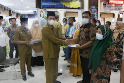 Plt Sekda Kota Tebingtinggi Hadiri Sidang Isbat Nikah dan Menyerahkan Dokumen Kependudukan