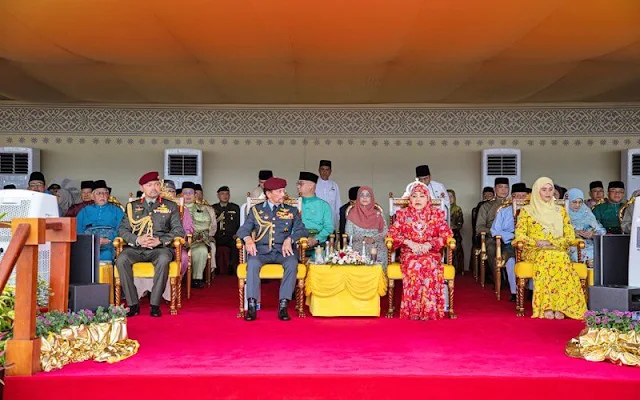 Sultan Hassanal Bolkiah, Queen Saleha, Princess Anak Sarah, Prince Abdul Mateen and Princess Anisha Rosnah