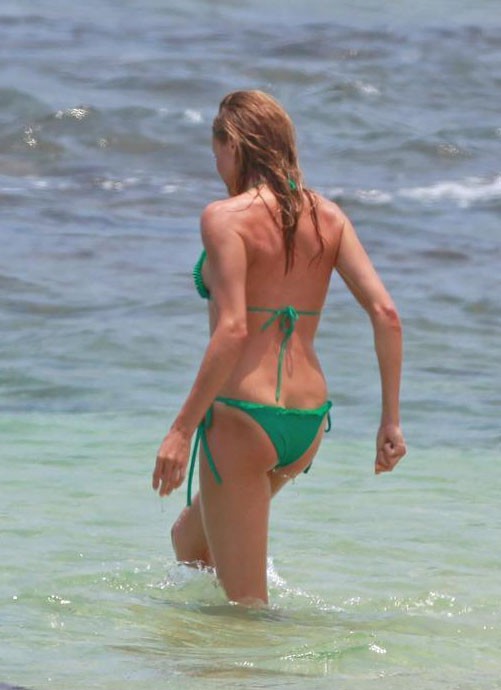 Cameron Diaz in Bikini Posted 22nd January 2011 by News of Famous People