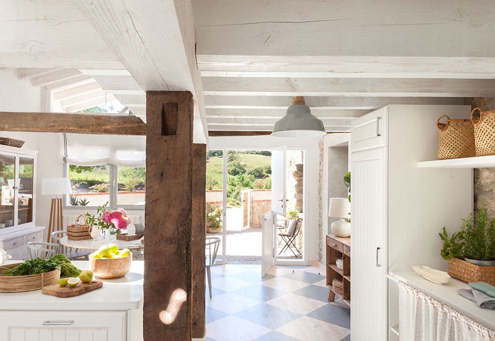 Casa in stile Country chic: da vecchia stalla a casolare bello e accogliente