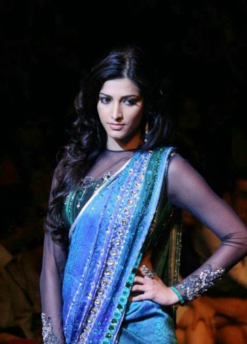 shruti han at lakme fashion week hot images