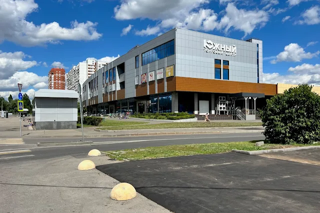 Кировоградская улица, Днепропетровская улица, торговый центр «Южный»