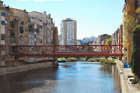 Pont de Ferro també anomenat Pont de les Peixateries Velles, Pont Eiffel i Pont de les Palanques Vermelles. Monuments.