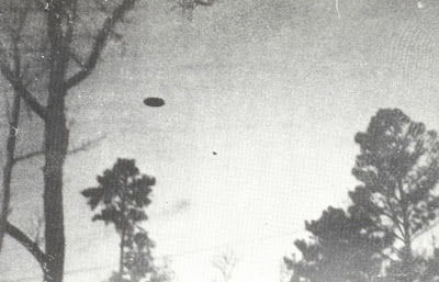 UFO Pictures - 138 Years of UFO Sightings 1870-2008 Seen On www.coolpicturegallery.net