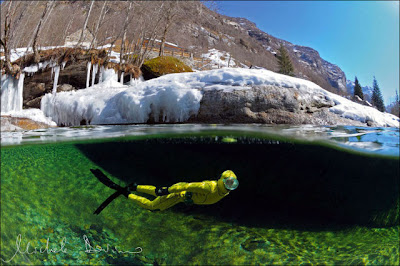 sungai paling jernih, tercantik, bersih, Sungai Verzasca, air, alir, gunung, dalam, dasar, lihat, jambatan, pelancongan, aktiviti 