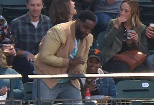 SF Giants fan loses foul ball and drops his glasses off upper deck 7/19/2019