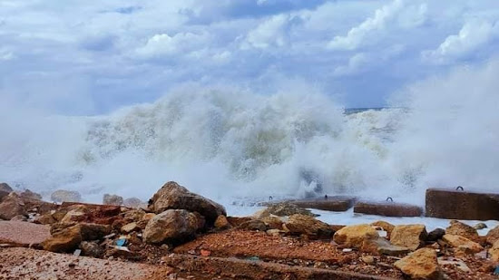 Tidal wave in Alexandria