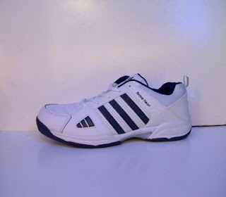 sepatu adidas brave heart putih lis hitam