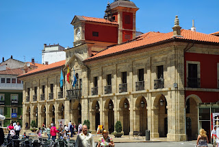 Avilés, plaza del Ayuntamiento