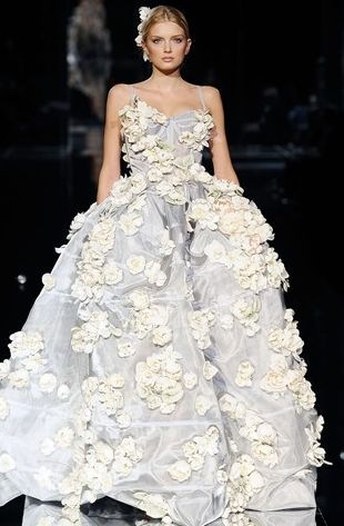 On the wedding dresses flowers are not rare too because flowers have so 