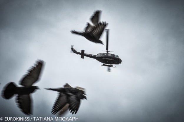 Καταδρομέας πέφτει με αλεξίπτωτο τραγουδώντας το «Μακεδονία Ξακουστή»