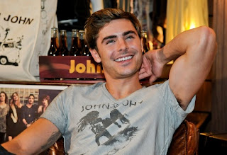 Zac Efron Hot