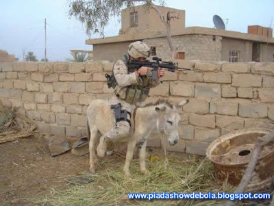 Soldado Brasileiro montado no jegue